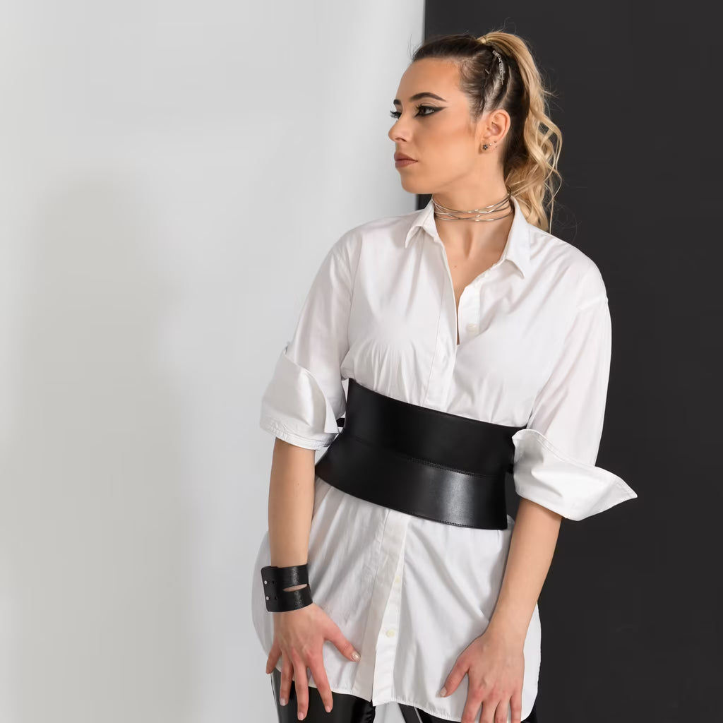 Black leather corset belt – V-cut by Aria Margo