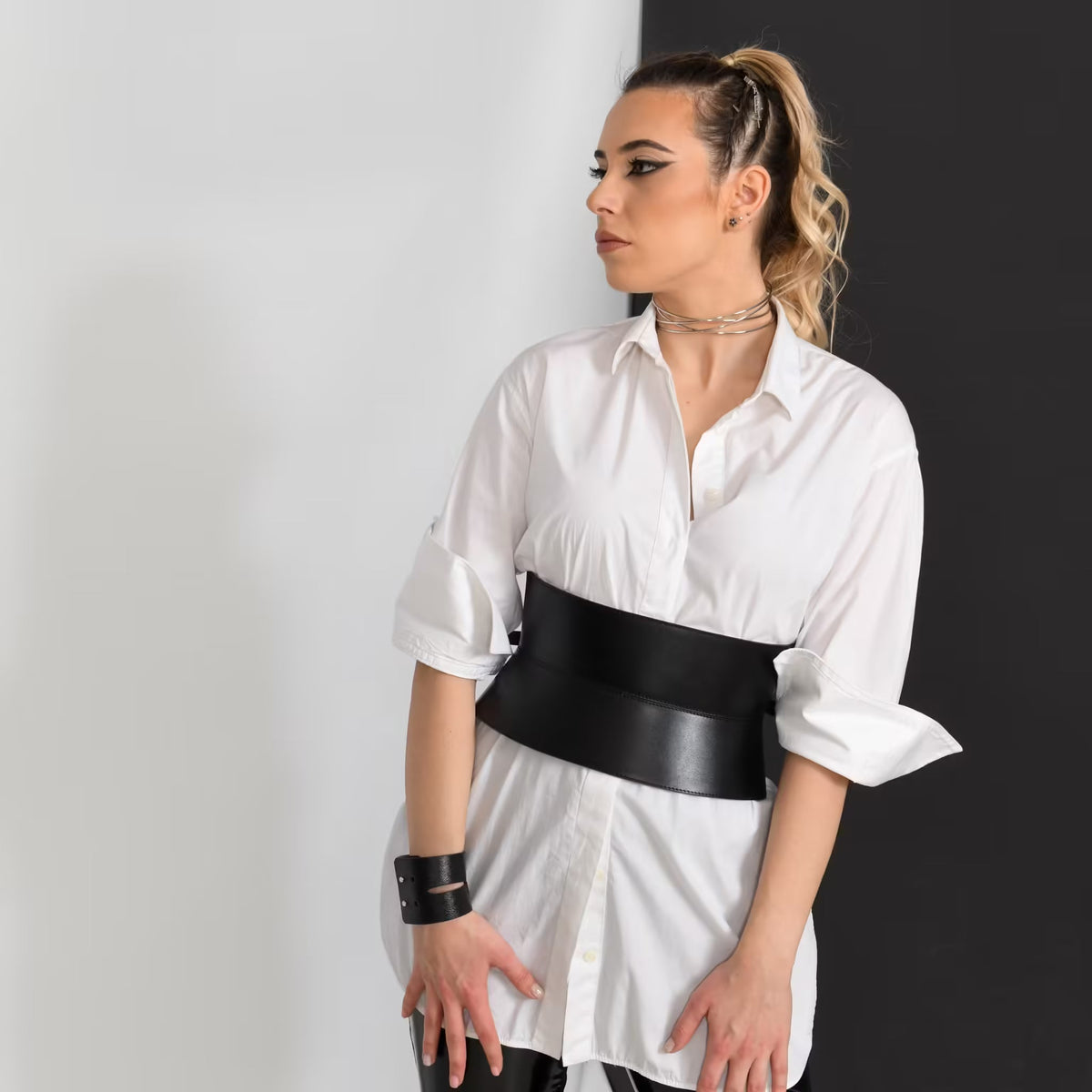 Black leather corset belt – V-cut by Aria Margo
