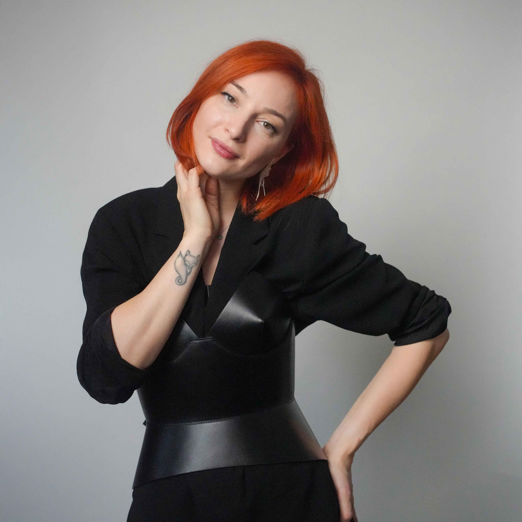 Black leather corset belt – Round Body by Aria Margo