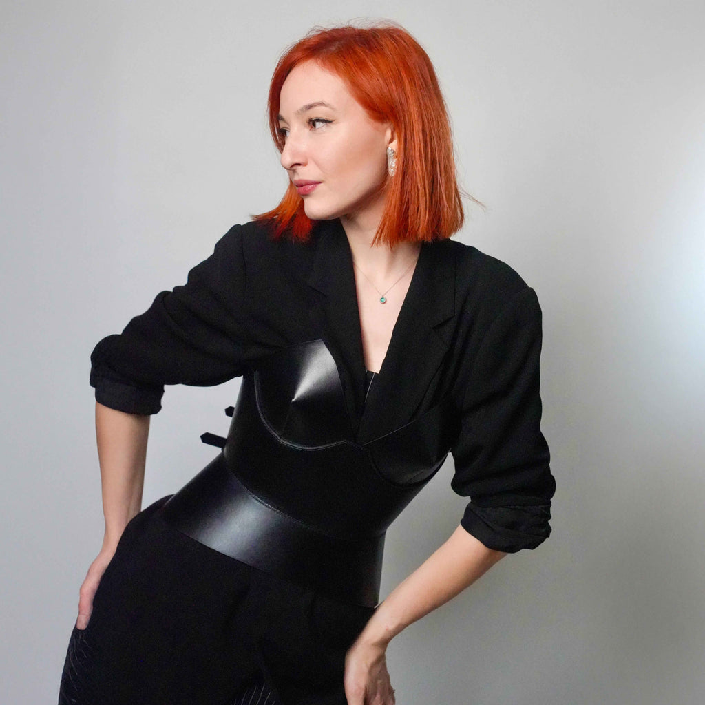 Black leather corset belt – Round Body by Aria Margo