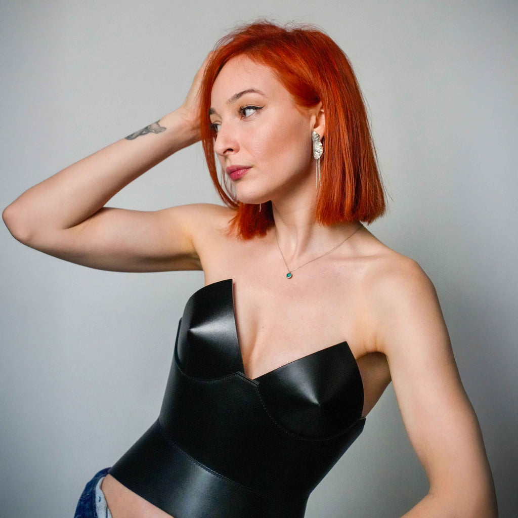 Black leather corset belt – Round Body by Aria Margo