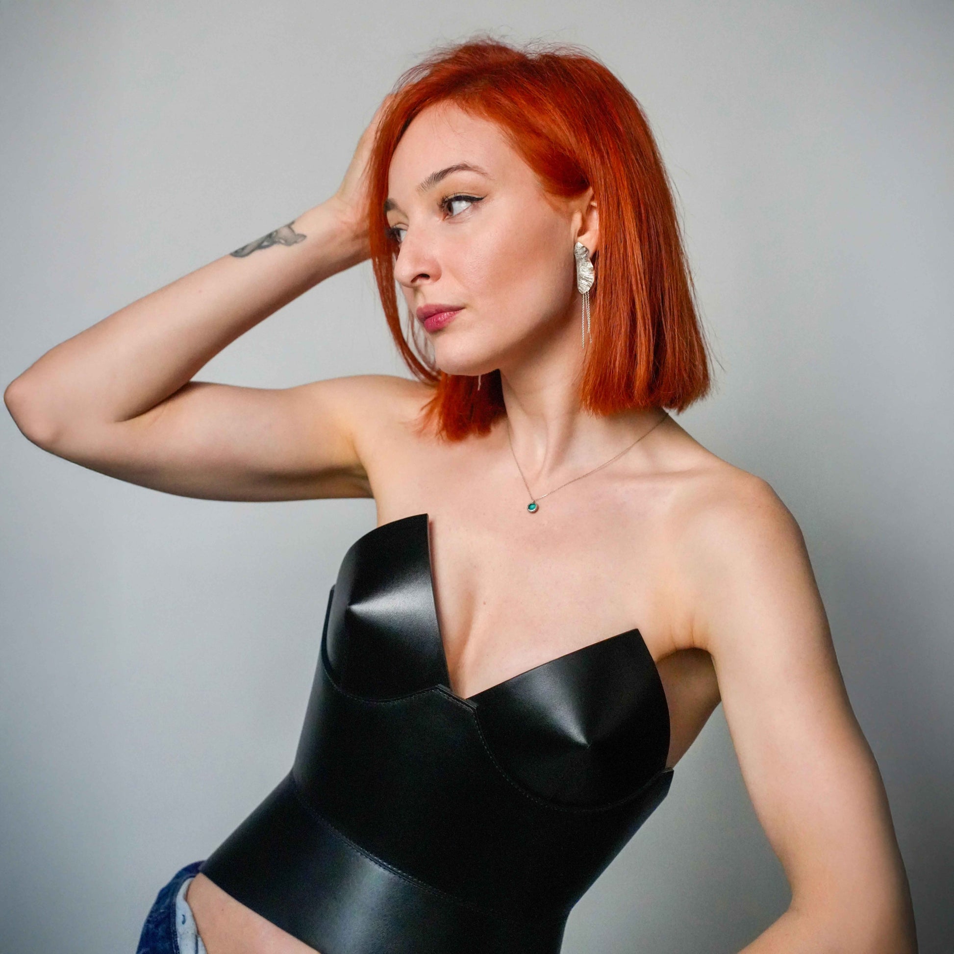 Black leather corset belt – Round Body by Aria Margo