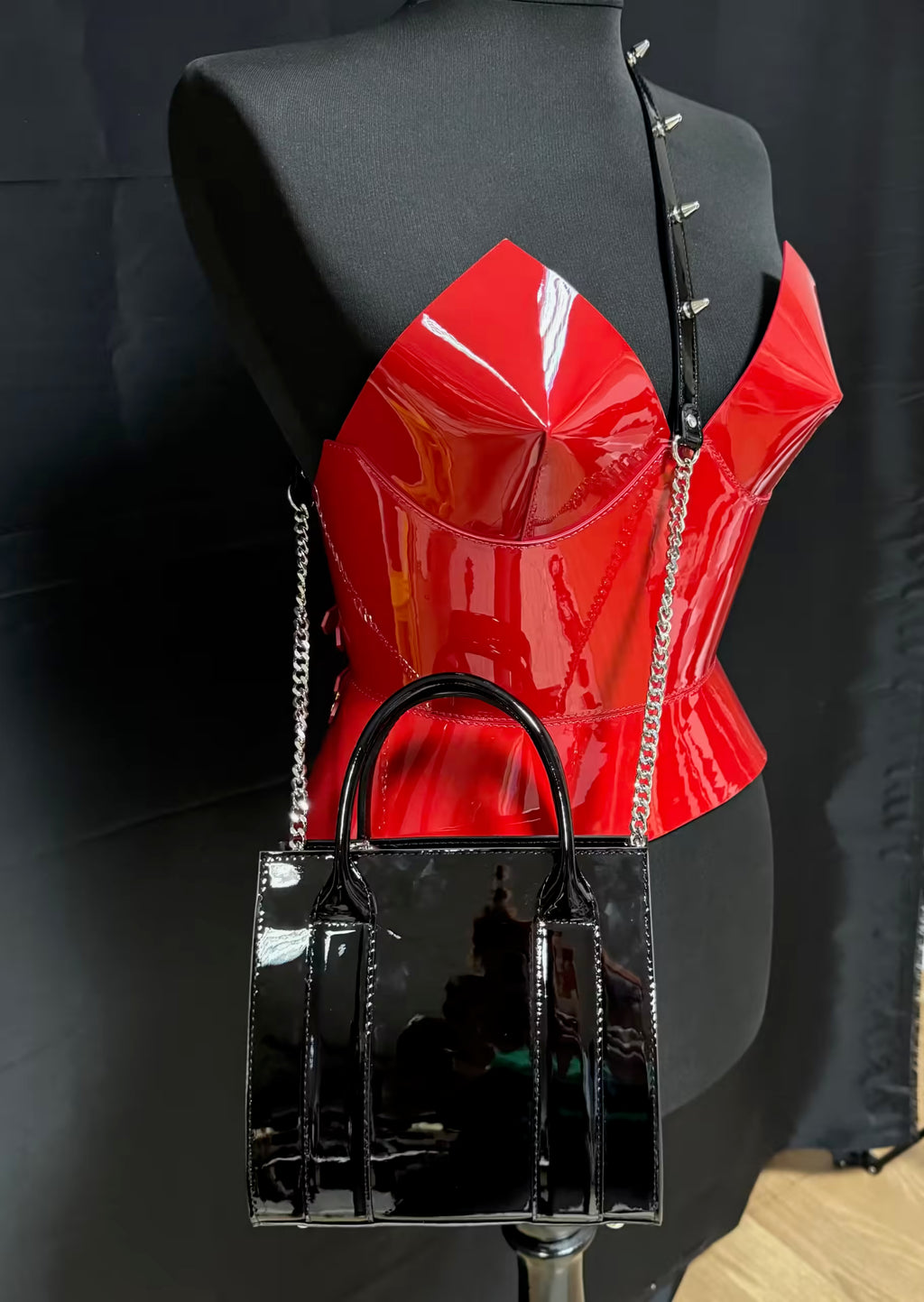 Red leather corset belt – Round Body by Aria Margo