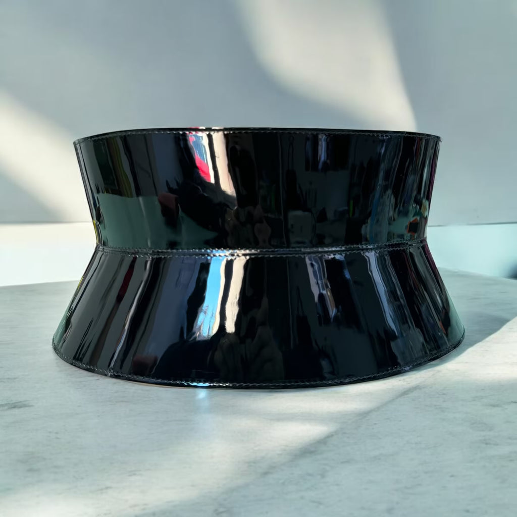 Black leather corset belt – V-cut by Aria Margo