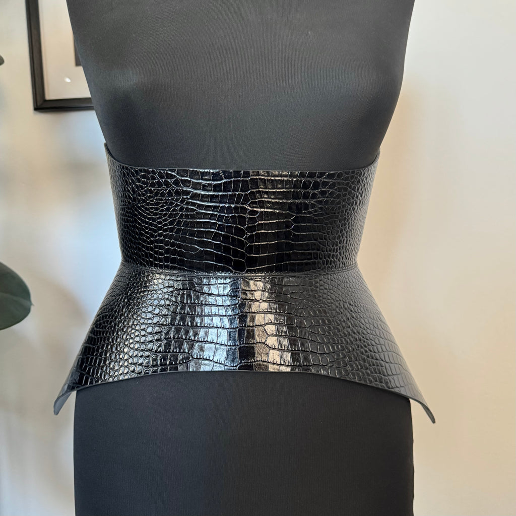 Black leather corset belt – Hallo by Aria Margo