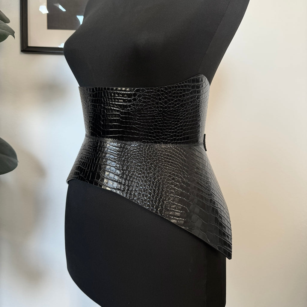 Black leather corset belt – Hallo by Aria Margo