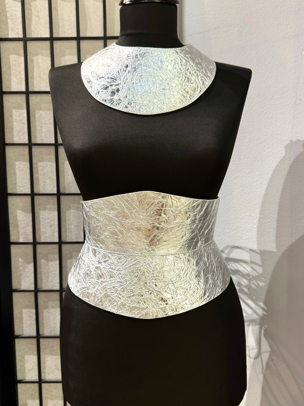 Silver leather corset belt – Hourglass by Aria Margo
