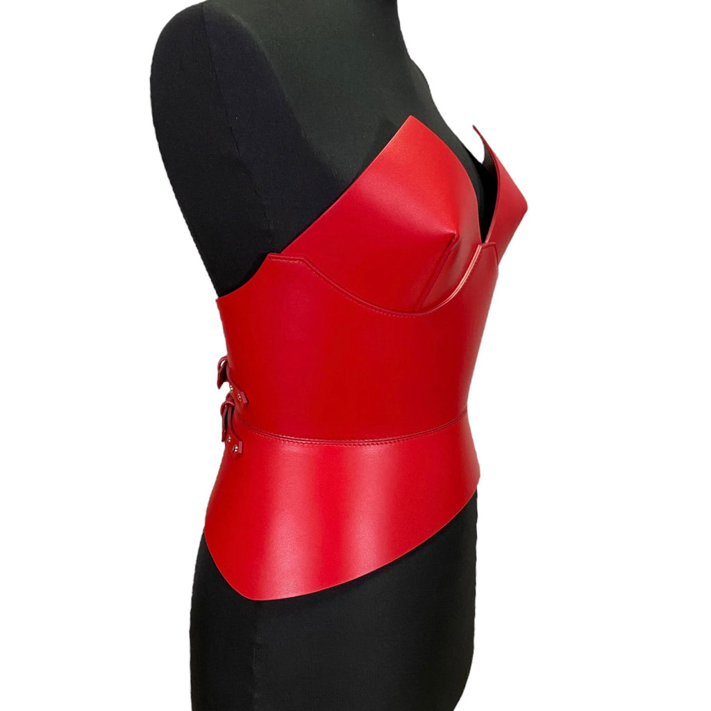 Red leather corset belt – Round Body by Aria Margo