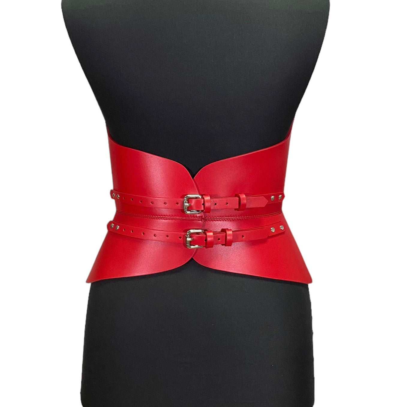 Red leather corset belt – Round Body by Aria Margo