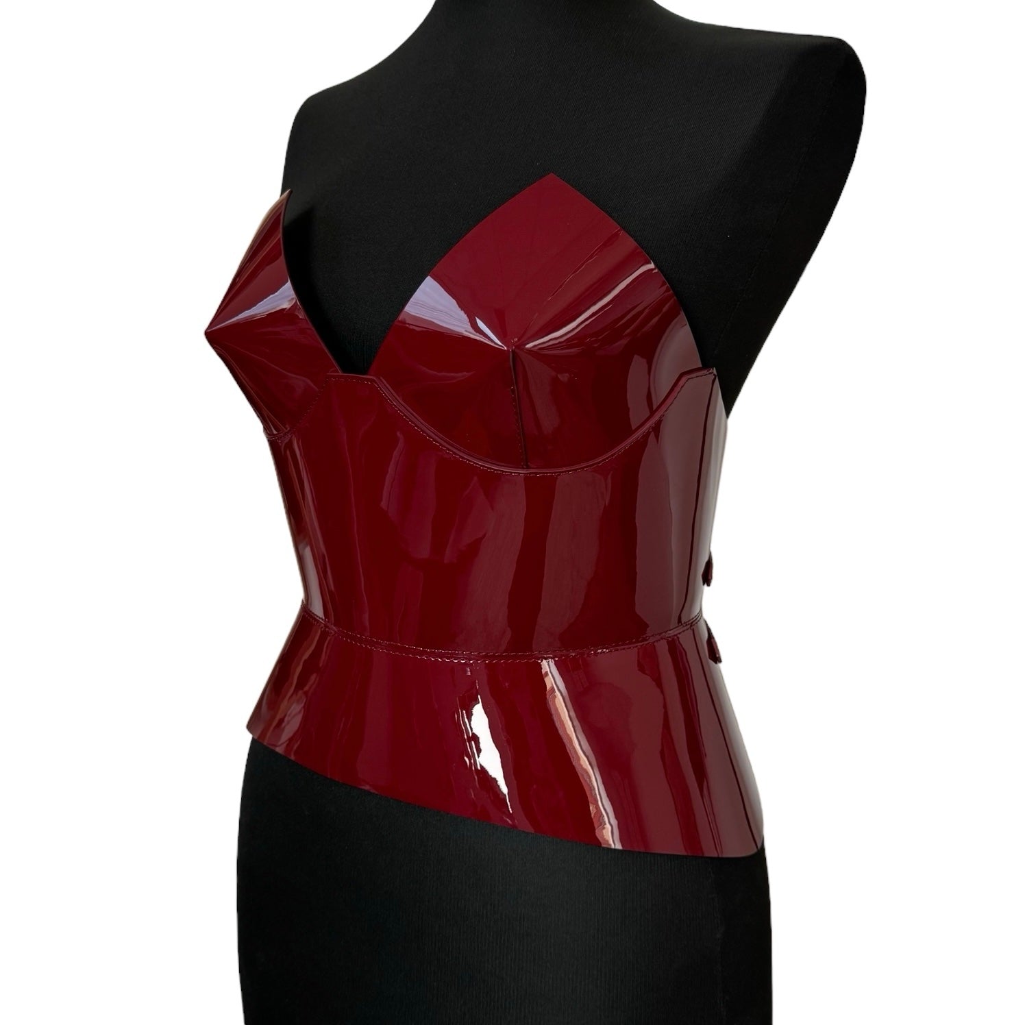 Red leather corset belt – Round Body by Aria Margo