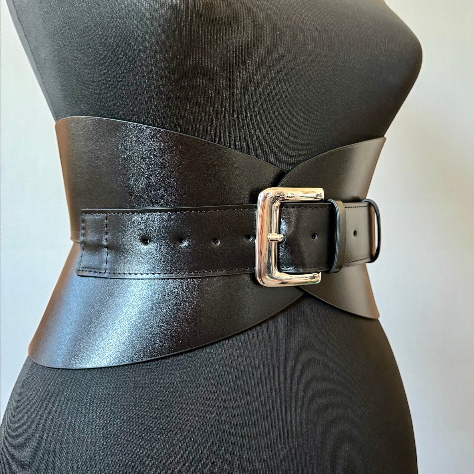 Black leather corset belt – Hourglass by Aria Margo